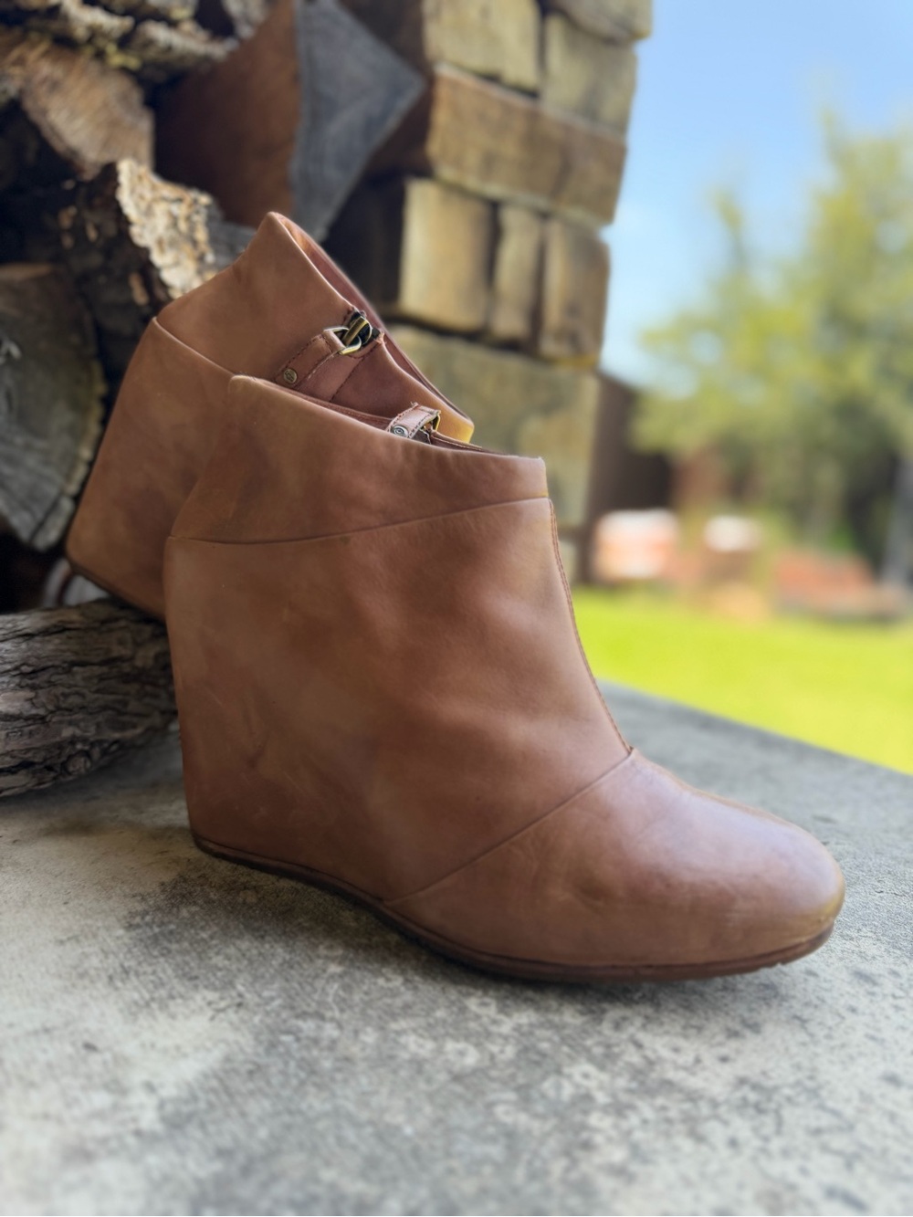 UGG Tan Leather Carmine Wedge Ankle Boots Sz-8.5. N.